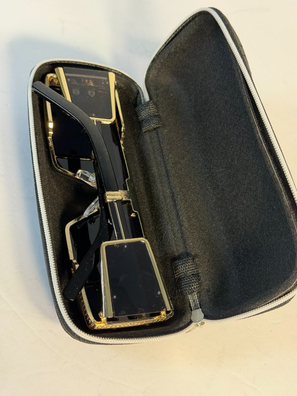 Men's /Woman's Sunglasses new with hard carry case